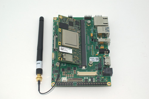 Connecting the computer on module to the Ixora Carrier Board